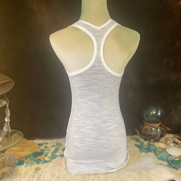 Lululemon tank top 4 (4918) - Picture 4 of 8